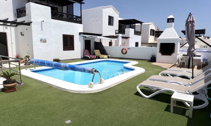 Puerto del Carmen Villa | Fabulous Detached Villa in Premier Location, Full Air Con, Heated Pool, Wi-Fi +
