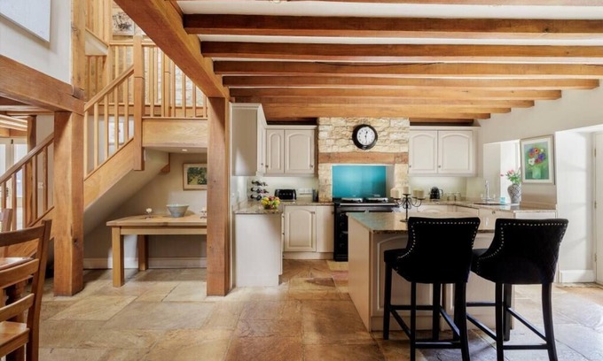 Longparish House | Fabulous Farmhouse in Hampshire