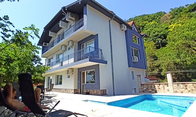 Balchik Villa | Fabulous holiday home with sea view for the whole family!