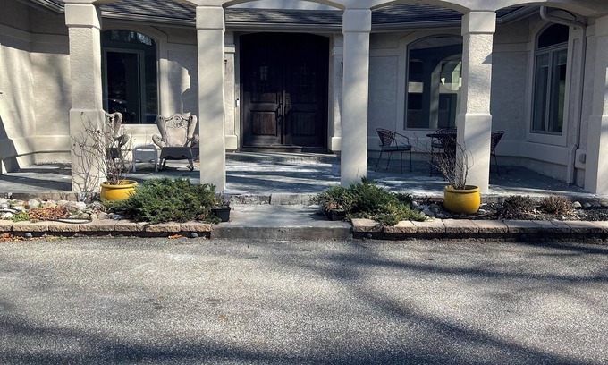 Sewell House | Fabulous Home 4-Bedroom 3 Full Baths and Indoor Pool-Spa/Nature Lovers Vibe!