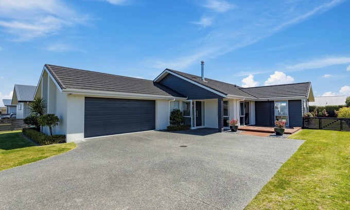 Wharewaka House | Fabulous in Wharewaka - Wharewaka Holiday Home