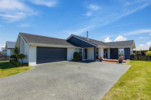 Wharewaka House | Fabulous in Wharewaka - Wharewaka Holiday Home