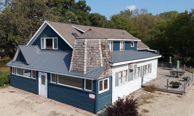 Powers Lake House | Fabulous Lake House near Lake Geneva, 1.5 hours from Chicago!