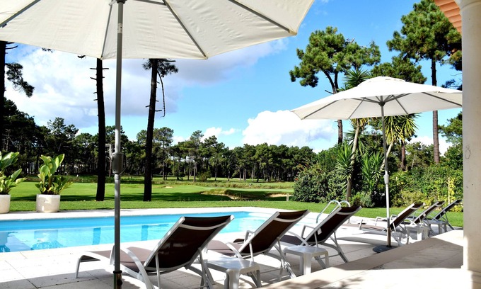 Charneca de Caparica e Sobreda Villa | Fabulous luxurious Villa with stunning fairway and lake views