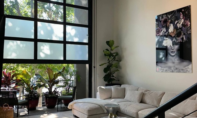 Santa Ana House | Fabulous Modern Loft in Santa Ana