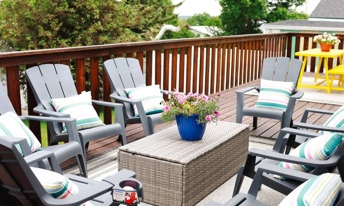 Cardston House | Fabulous multi family home next to the Cardston Temple, 30 minutes from Waterton