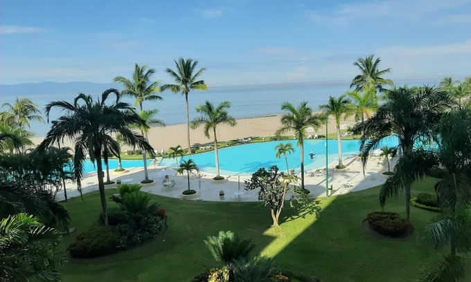 Marina Vallarta Condo | Fabulous Ocean Front Bay View Grand 1 Bedroom