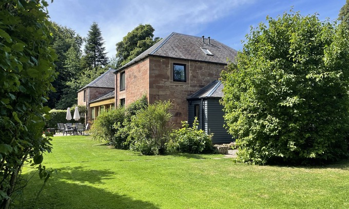 Letham Grange Cottage | Fabulous open plan house in large country estate close to beach and visitor attractions