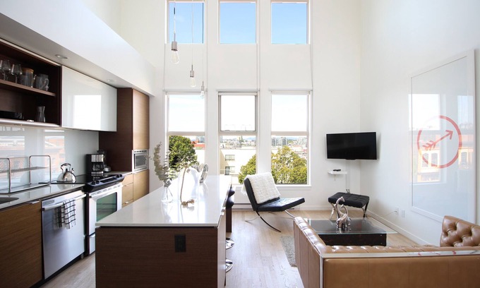 Downtown Victoria Condo | Fabulous Penthouse Loft in ❤︎ of Victoria