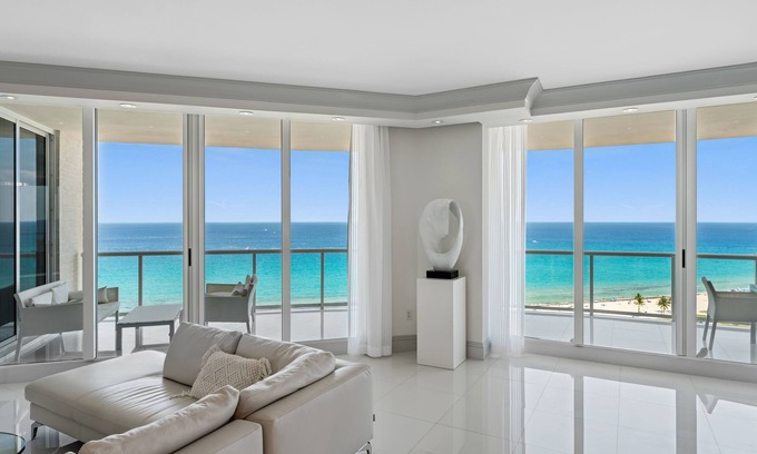 Florida North Atlantic Coast Condo | Fabulous Ritz Carlton condo with sensational ocean views