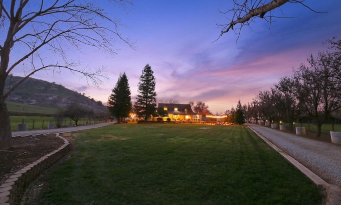 Exeter House | Fabulous RV with full amenities in Exeter!