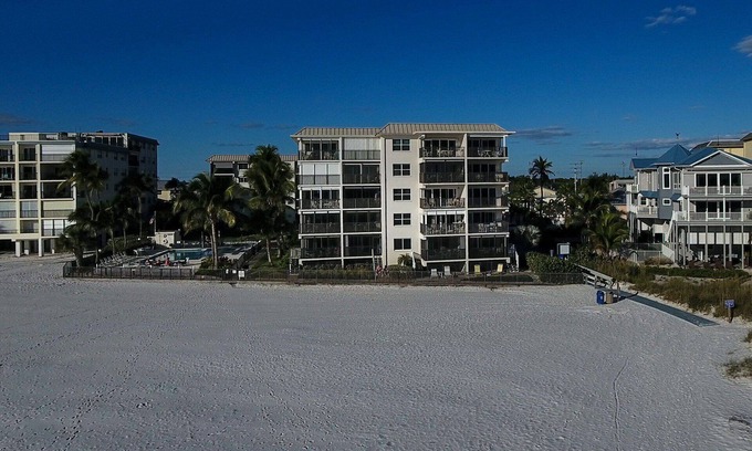 Fort Myers Beach Condo | Fabulous Views of the Gulf and Beach at this Beachfront Paradise Vacation Rental
