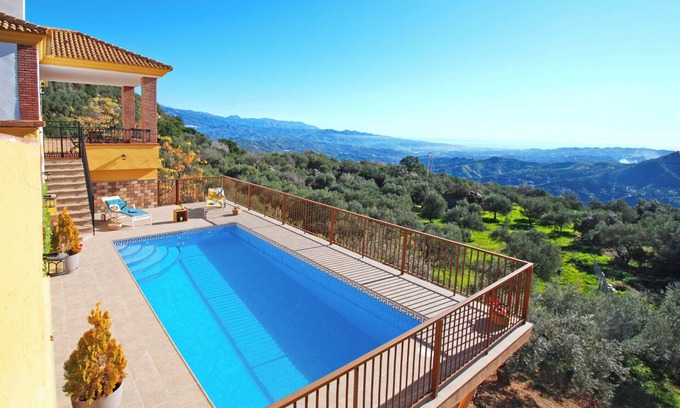 Comares Villa | Fabulous villa, airco, pool, WIFI. Walking distance to village. Amazing views.