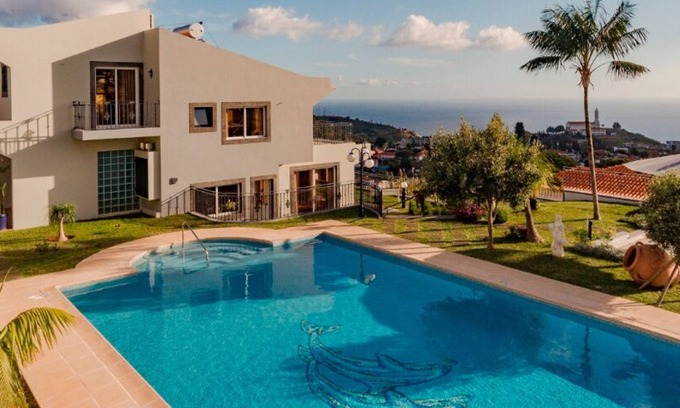 Santo Antonio Villa | Fabulous villa in Funchal, large pool | BelAir