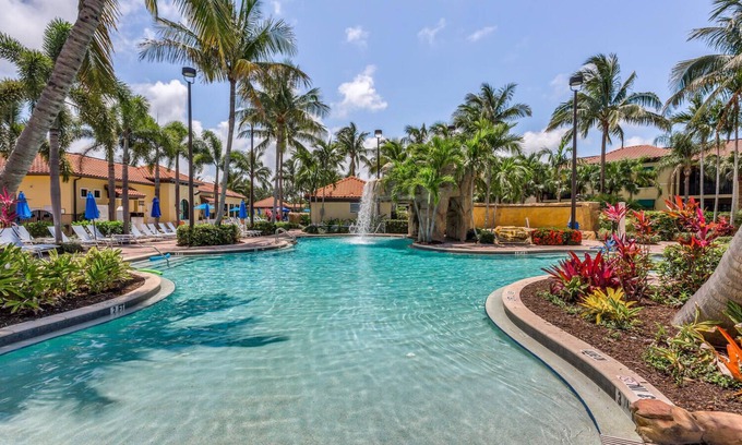 Royal Harbor Cottage | fabulous waterfront resort, 3 pools, lazy river, walk to 5th Ave!