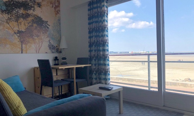 Boulogne-sur-Mer Apartment | FACE SEA AND BEACH + WIFI TERRACE - LINEN PROVIDED