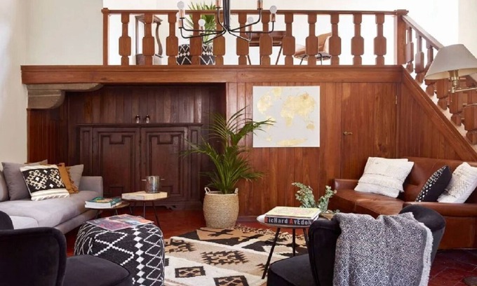 Oltrarno Apartment | Facing Florence's beloved Pitti Palace and Gardensn