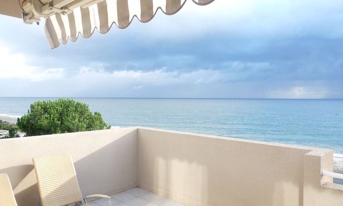 Santa-Lucia-di-Moriani Apartment | Facing The Sea. The feet in water. Rent from Tuesday to Tuesday