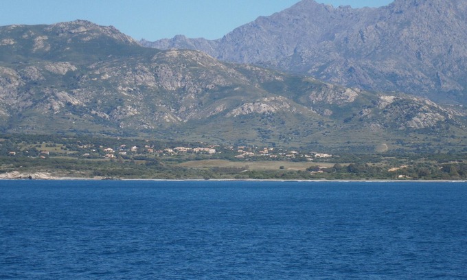 Lumio Apartment | Facing the bay of CALVI, near the beaches and coves, F2 in villa in LUMIO.