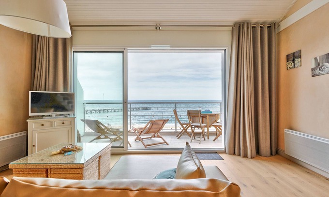 Noirmoutier-en-l'Ile Apartment | Facing the sea - Ideal location - Apartment for 5