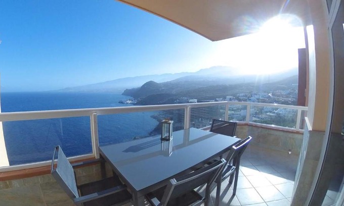 Tabaiba Apartment | Facing the ocean - Full appt with 2 double bedroom