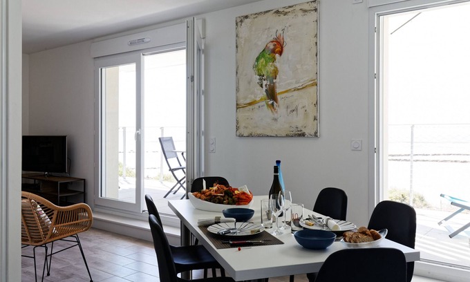 La Gueriniere Apartment | Facing the sea - 50 m from the beach