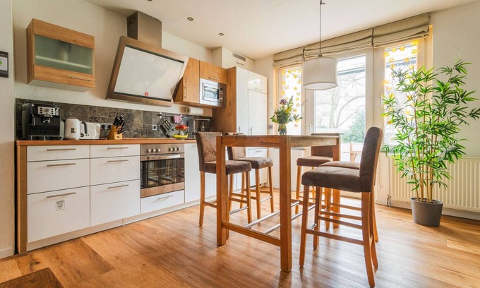 Sudstadt-Bult Apartment | FAIR AND HOLIDAY APARTMENT WITH A PERFECT LOCATION IN HANNOVERS CITY NEAR TO MASCHSEE!