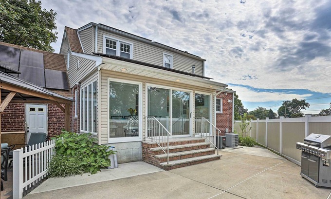 Fair Lawn House | Fair Lawn Getaway w/ Private Yard Near NYC!