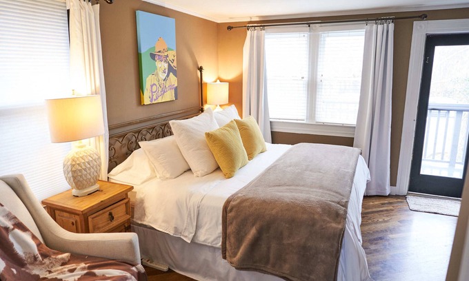 Petaluma Apartment | Fair Street Retreat Historical Cozy Studio Downtown Petaluma