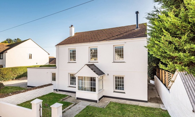 St. Just in Roseland House | FAIR VIEW, pet friendly, character holiday cottage in St Mawes