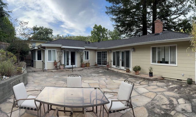 Oak Manor House | Fairfax Adventure Getaway
