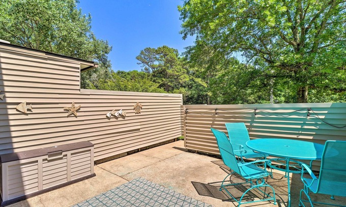 Fairfield Bay Condo | Fairfield Bay Condo w/Patio < 5 Mi to Lake!