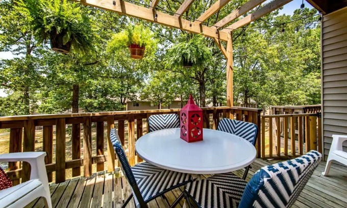 Fairfield Bay House | Fairfield Bay Gem w/pool access and 4 Mi to Lake.