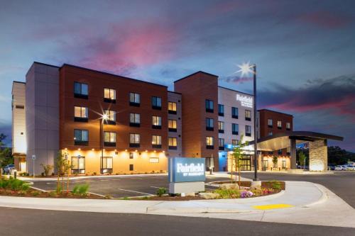 Medford Hotel | Fairfield by Marriott Inn & Suites Medford