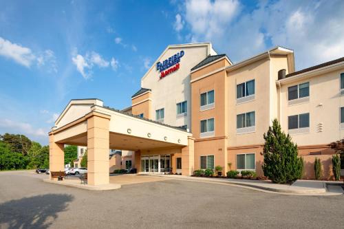 South Boston Hotel | Fairfield Inn and Suites by Marriott South Boston