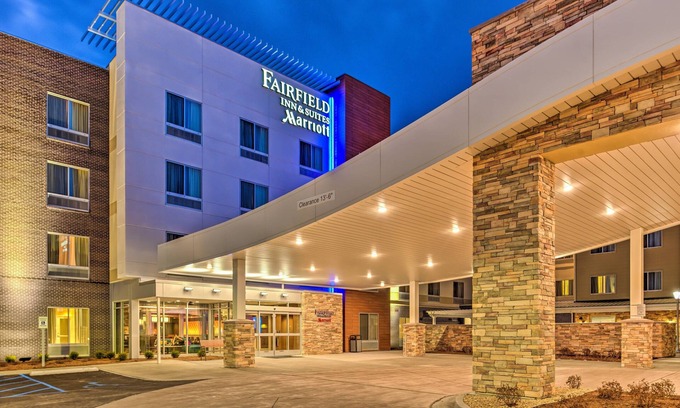 Maryland Heights Hotel | Fairfield Inn & Suites St Louis Westport