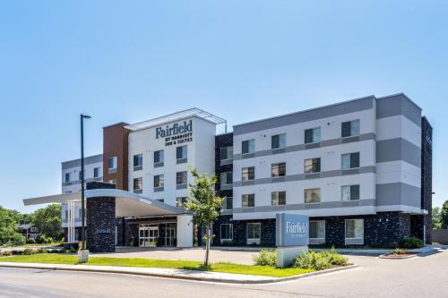Brooklyn Center Hotel | Fairfield Inn & Suites Minneapolis North