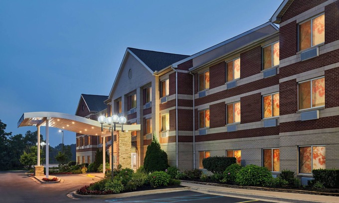 Farmington Hills Hotel | Fairfield Inn & Suites by Marriott Detroit Farmington Hills