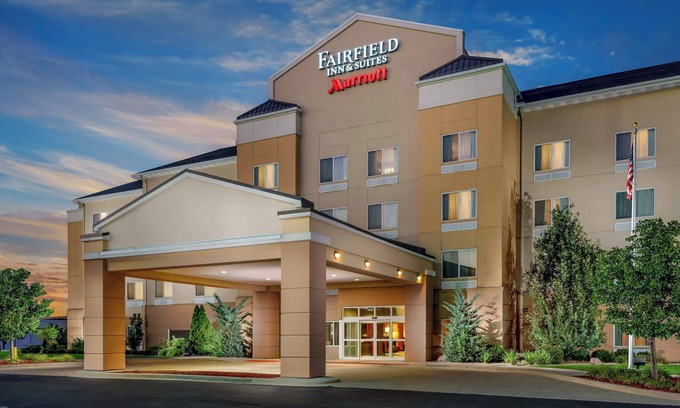 East Peoria Hotel | Fairfield Inn & Suites by Marriott Peoria East