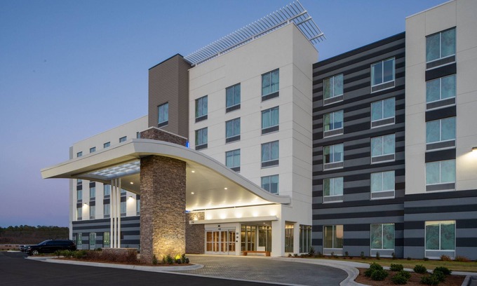 Huntsville Hotel | Fairfield Inn & Suites by Marriott Huntsville Redstone Gateway