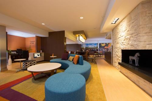 Burlington Hotel | Fairfield Inn & Suites Burlington