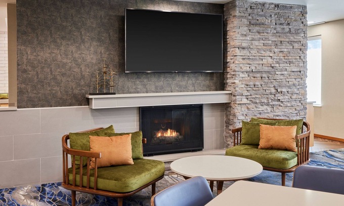 Burlington Hotel | Fairfield Inn & Suites by Marriott Burlington