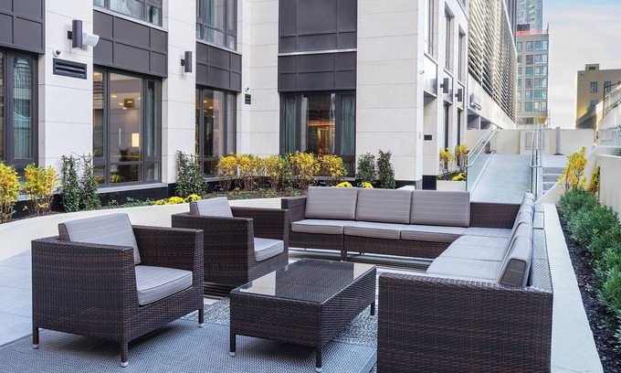 Lincoln Square Hotel | Fairfield Inn & Suites New York Manhattan/Central Park