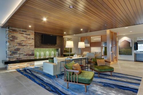Warsaw Hotel | Fairfield Inn & Suites Warsaw