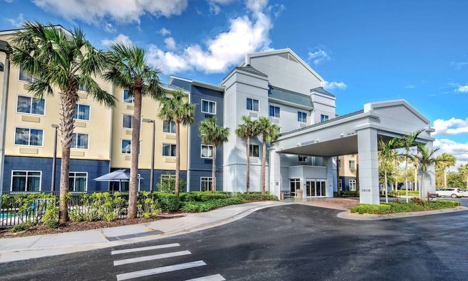 Rural Estates Hotel | Fairfield Inn & Suites by Marriott Naples