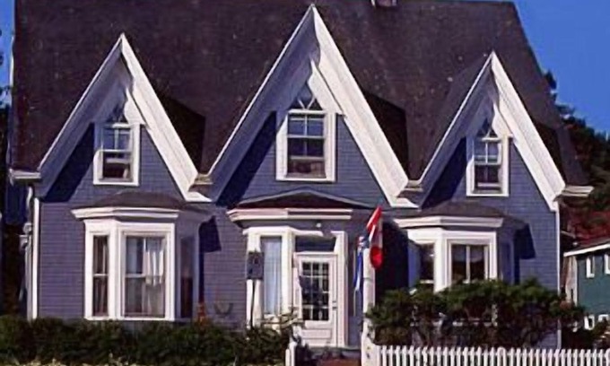 Mahone Bay Bed & Breakfast | Fairmont House Bed & Breakfast