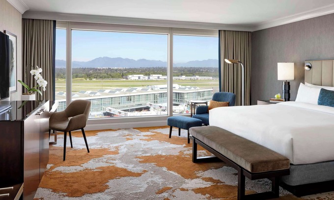 Richmond Hotel | Fairmont Vancouver Airport In-Terminal Hotel
