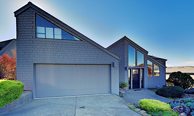 Bodega Bay House | Fairview Grande | Bay Views, Sauna & Private Hot Tub | Walk to Beach & Golf