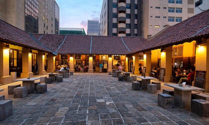 Fort Hotel | Fairway Colombo - Sri Lanka's First Hotel With Robot Technology