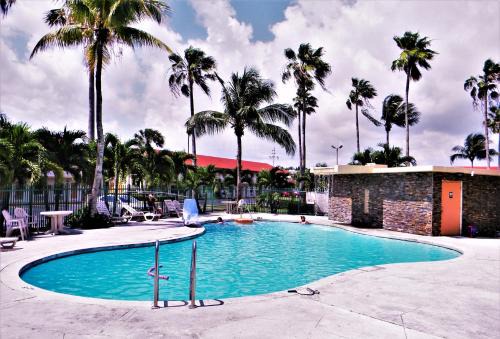 Florida City Hotel | Fairway Inn Florida City Homestead Everglades